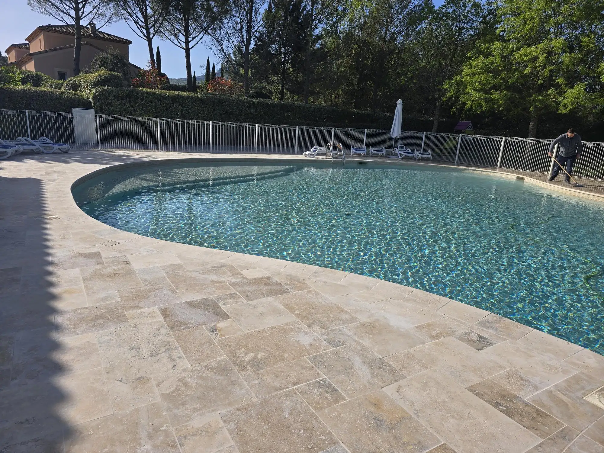 piscine nans les pins