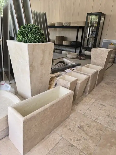 Pots de jardin en travertin Cy : lgance et durabilit pour vos extrieurs